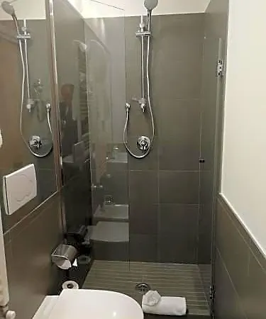 Hotel Lhp