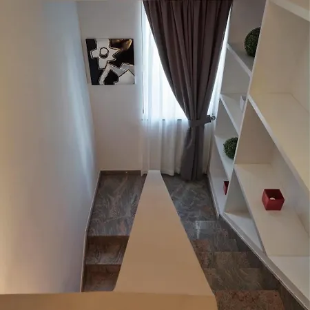 Lhp מלון