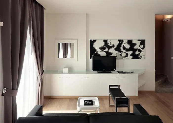 Lhp Hotel